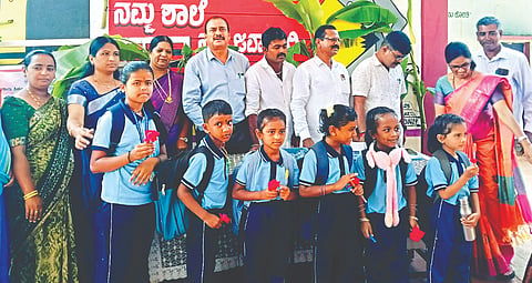ಚನ್ನಗಿರಿ ಸರ್ಕಾರಿ ಹಿರಿಯ ಪ್ರಾಥಮಿಕ ಆಂಗ್ಲ ಮತ್ತು ಕನ್ನಡ ವಾಧ್ಯಮ ಶಾಲೆಯಲ್ಲಿ ಶಾಲಾ ಪ್ರಾರಂಭೋತ್ಸವ ಹಾಗೂ ಪಾಲಕರ ಸಭೆಯನ್ನು ಕ್ಷೇತ್ರ ಸಮನ್ವಯಾಧಿಕಾರಿ ಡಾ.ಎಸ್. ಶಂಕರಪ್ಪ ಉದ್ಘಾಟಿಸಿದರು. ಮುಖ್ಯಶಿಕ್ಷಕ ರಾಜಪ್ಪ, ಎಸ್‌ಡಿಎಂಸಿ ಅಧ್ಯಕ್ಷ ಸ್ವಾಮಿ, ಸಂಪನ್ಮೂಲ ಶಿಕ್ಷಕ ನಾಗರಾಜ್, ಶಿಕ್ಷಕಿ ಆಶಾ, ಪುಷ್ಪಾ, ದೇವೇಂದ್ರಪ್ಪ, ಮಂಜಪ್ಪ, ಸವಿತಾ ಇತರರು ಇದ್ದರು. grant