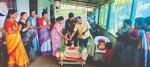 ಕೆ. ಗಾಣದಕಟ್ಟೆ ಗ್ರಾಮದಲ್ಲಿ ಶನಿವಾರ ಉಚಿತ ರಕ್ತ, ಮಧುಮೇಹ ಶಿಬಿರವನ್ನು ಕಚೇರಿ ಅಧೀಕ್ಷಕ ನಾಗರಾಜ್ ಉದ್ಘಾಟಿಸಿದರು. ಅನ್ನಪೂರ್ಣ, ರವಿ ಪುಂಜಾ, ಸವಿತಾ ಇತರರಿದ್ದರು. Camp