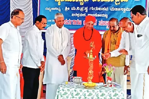 ಚನ್ನಗಿರಿ ತಾಲೂಕಿನ ನಾರಶೆಟ್ಟಿಹಳ್ಳಿ ಗ್ರಾಮದಲ್ಲಿ ಶನಿವಾರ ಹಮ್ಮಿಕೊಂಡಿದ್ದ ಶರಣ ಚನ್ನಬಸಣ್ಣನವರ ಜಯಂತ್ಯುತ್ಸವವನ್ನು ಪಾಂಡೋಮಟ್ಟಿ ವಿರಕ್ತಮಠದ ಡಾ. ಗುರುಬಸವ ಸ್ವಾಮೀಜಿ ಉದ್ಘಾಟಿಸಿದರು. ಜಿ.ಬಿ. ಚಂದ್ರಶೇಖರಪ್ಪ, ಎಂ.ಎಸ್. ಜಯಪ್ಪ. ವಡ್ನಾಳ್ ರಾಜಣ್ಣ, ಎಚ್.ಎಸ್. ಶಿವಕುಮಾರ್, ಶರಣಪ್ಪ ಕೋಗಲೂರು, ರಾಜಶೇಖರಪ್ಪ ಇದ್ದರು.