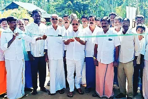 ಚನ್ನಗಿರಿ ತಾಲೂಕಿನ ಗುರುರಾಜಪುರ ಗ್ರಾಮದಲ್ಲಿ ಮಾಜಿ ಶಾಸಕ ಮಾಡಾಳು ವಿರೂಪಾಕ್ಷಪ್ಪ ನೂತನ ದ್ವಾರಬಾಗಿಲನ್ನು ಉದ್ಘಾಟಿಸಿದರು. 