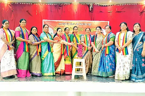 ಚನ್ನಗಿರಿಯ ಚನ್ನಮ್ಮಾಜಿ ಸಮುದಾಯ ಭವನದಲ್ಲಿ ಶನಿವಾರ ಆಯೋಜಿಸಿದ್ದ ಸಹಕಾರ ಭಾರತಿ ಮಹಿಳಾ ಅಭ್ಯಾಸ ವರ್ಗವನ್ನು ರಾಜ್ಯ ಮಹಿಳಾ ಪ್ರಮುಖ್ ಶೈಲಾ ಹಿರೇಮಠ್ ಉದ್ಘಾಟಿಸಿದರು. ಪುಷ್ಪಾವಾಲಿ, ಮಂಜುಳಾ ಟಿ.ವಿ. ರಾಜು ಇತರರಿದ್ದರು.Cooperative sector