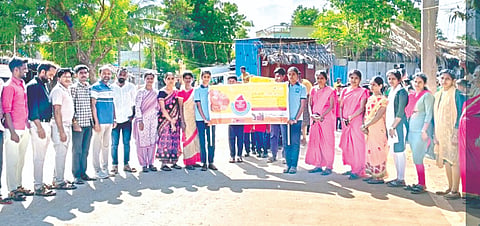 ಚಳ್ಳಕೆರೆ ತಾಲೂಕಿನ ಕಾಟಂದೇವರ ಕೋಟೆ ಗ್ರಾಮದಲ್ಲಿ ಶನಿವಾರ ಆಯೋಜಿಸಿದ್ದ ಪಲ್ಸ್ ಪೋಲಿಯೊ ಜಾಗೃತಿ ಜಾಥಾ ನಡೆಯಿತು. ಹನುಮಂತರಾಯ, ಕೆ.ಆರ್. ಹರೀಶ್, ಎಸ್. ಸುಜಾತಾ, ಎಲ್. ಅನುಷಾ, ಎಂ. ಮಂದಾರ ಇತರರು ಇದ್ದರು. Polio