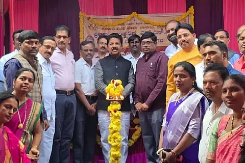 NSS ಚಳ್ಳಕೆರೆ ಸರ್ಕಾರಿ ಪದವಿ ಪೂರ್ವ ಕಾಲೇಜಿನಲ್ಲಿ ಶನಿವಾರ ಕ್ರೀಡಾ, ಸಾಂಸ್ಕೃತಿಕ ಮತ್ತು ಎನ್‌ಎಸ್‌ಎಸ್ ಘಟಕಗಳ ಸಮಾರೋಪ ಸಮಾರಂಭವನ್ನು ಶಾಸಕ ಟಿ. ರಘುಮೂರ್ತಿ ಉದ್ಘಾಟಿಸಿದರು.