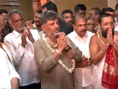ಮುಖ್ಯಮಂತ್ರಿ ಡಿ.ಕೆ.ಶಿವಕುಮಾರ್ ಕದ್ರಿ ಶ್ರೀ ಮಂಜುನಾಥ ಸ್ವಾಮಿ ದೇವಾಲಯಕ್ಕೆ ಭೇಟಿ ನೀಡಿ ವಿಶೇಷ ಪೂಜೆ ಸಲ್ಲಿಸಿದರು.  