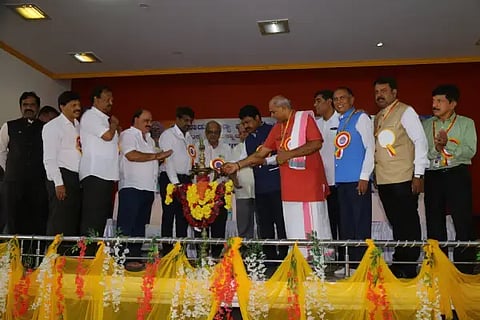 ಮೂರು ದಿನಗಳ ನಾಣ್ಯ, ನೋಟು ಹಾಗೂ ಅಂಚೆ ಚೀಟಿಗಳ ಪ್ರದರ್ಶನವನ್ನು ಬಿ.ವೈ.ರಾಘವೇಂದ್ರ ಉದ್ಘಾಟಿಸಿದರು. ಎಸ್.ಚಂದ್ರಕಾಂತ್, ವಿ.ಕೆ.ಜೈನ್, ಎಸ್.ಎಸ್.ಜ್ಯೋತಿಪ್ರಕಾಶ್ ಇದ್ದರು.