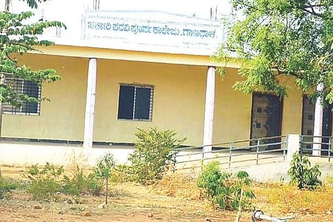 ಯಲಬುರ್ಗಾ ತಾಲೂಕಿನ ಗಾಣದಾಳ ಸರ್ಕಾರಿ ಪದವಿ ಪೂರ್ವ ಕಾಲೇಜು ಹೊರನೋಟ.