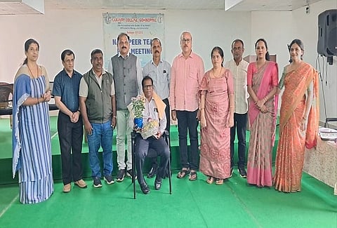 ಕಾರ್ಯಕ್ರಮದಲ್ಲಿ ಉಪನಿರ್ದೇಶಕ ಗಣಪತಿ ಅವರನ್ನು ಸನ್ಮಾನಿಸಿ ಗೌರವಿಸಲಾಯಿತು. ಎಸ್.ಎಸ್.ಮಾದಯ್ಯ, ಹಂಡ್ರಂಗಿ ನಾಗರಾಜ್, ಚಂದ್ರಶೇಖರ್ ಇತರರಿದ್ದರು.