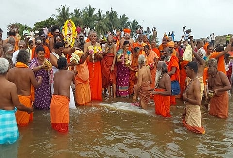 ಸ್ವಚ್ಛ ಕಾವೇರಿಗಾಗಿ ೧೫ನೇ ವರ್ಷದ ಕಾವೇರಿ ಜಾಗೃತಿ ರಥಯಾತ್ರೆ ಪೂಂಪ್ ಹಾರ್‌ನಲ್ಲಿ ಧಾರ್ಮಿಕ ಕಾರ್ಯಕ್ರಮಗಳೊಂದಿಗೆ ಪವಿತ್ರ ಕಾವೇರಿಯನ್ನು ಸಮುದ್ರ ಸಂಗಮದಲ್ಲಿ ವಿಸರ್ಜನೆಗೊಳಿಸುವ ಮೂಲಕ ಸೋಮವಾರ ಸಮಾಪ್ತಿಗೊಂಡಿತು.