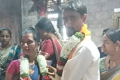 ರವೀಂದ್ರ ಹಾಗೂ ರೇಖಾ ಮದುವೆಯಾದ ಚಿತ್ರ.