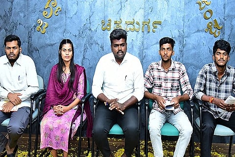 ಚಿತ್ರದುರ್ಗದಲ್ಲಿ ಎಬಿವಿಪಿ ವಿಭಾಗ ಸಂಚಾಲಕ ಆರ್.ಗೋಪಿ ಸುದ್ದಿಗೋಷ್ಠಿಯಲ್ಲಿ ಮಾತನಾಡಿದರು.