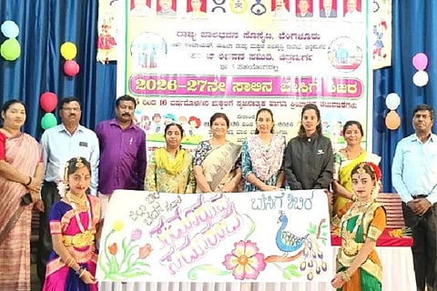  ಚಿತ್ರದುರ್ಗದಲ್ಲಿ ಈಚೆಗೆ ಏರ್ಪಡಿಸಿದ್ದ ಬೇಸಿಗೆ ಶಿಬಿರದ ಸಮಾರೋಪ ಸಮಾರಂಭದಲ್ಲಿ ಜೆ.ವೈಶಾಲಿ,ವೀಣಾ,ಸಂತೋಷ್,ವಿನೋ ದಮ್ಮ,ಕುಮಾರಸ್ವಾಮಿ,ತಿಪ್ಪೇರುದ್ರಪ್ಪ, ಮಂಜುಳಾ, ಚಂದನಾ,ಪವಿತ್ರಾ ಇತರರು ಇದ್ದರು. 