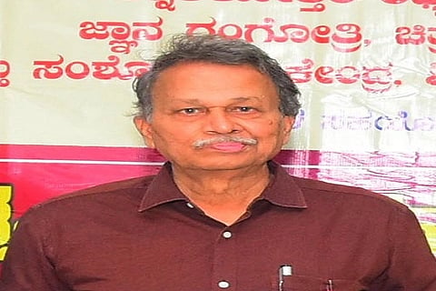 ಚಿತ್ರದುರ್ಗದಲ್ಲಿ ಭಾನುವಾರ ಬಂಡಾಯ ಸಾಹಿತ್ಯ ಸಂಘಟನೆ ಆಯೋಜಿಸಿದ್ದ ಸೃಜನಶೀಲತೆ ಮತ್ತು ಪ್ರಭುತ್ವ ಕುರಿತ ವಿಚಾರ ಸಂಕಿರಣ ಹಾಗೂ ಕವಿಗೋಷ್ಠಿಯನ್ನು ಪ್ರೊ. ಬರಗೂರು ರಾಮಚಂದ್ರಪ್ಪ ಉದ್ಘಾಟಿಸಿದರು. ಡಾ.ಜೆ. ಕರಿಯಪ್ಪ ಮಾಳಿಗೆ, ಜೆ.ಯಾದವರೆಡ್ಡಿ, ಅರುಣ್ ಜೋಳದ ಕೂಡ್ಲಿಗಿ, ನವೀನ್ ಮಂಡಗz್ದÉ, ಚಂದ್ರಶೇಖರ ತಾಳ್ಯ, ಆರ್.ಜಿ. ಹಳ್ಳಿ ನಾಗರಾಜ್, ಎಚ್.ಜಿ. ವಿಜಯಕುಮಾರ್, ಮೀರಸಾಬಿಹಳ್ಳಿ ಶಿವಲಿಂಗಪ್ಪ ಇತರರು ಇದ್ದರು.
