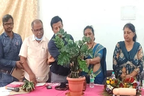 ಚಿತ್ರದುರ್ಗದಲ್ಲಿ ಶುಕ್ರವಾರ ಜಿಲ್ಲೆಯ ಹೆರಿಗೆ ಮತ್ತು ಸ್ತೀ ರೋಗ ತಜ್ಞರಿಗೆ ಆಯೋಜಿಸಿದ್ದ ನೂತನ ಗರ್ಭನಿರೋಧಕ ಇಂಪ್ಲಾAಟ್ ತರಬೇತಿ ಕಾರ್ಯಕ್ರಮದಲ್ಲಿ ಡಾ. ಚಂದ್ರಿಕಾ, ಡಾ.ಎನ್.ಕಾಶಿ, ಡಾ.ಅಭಿನವ್, ಡಾ. ಪ್ರಭಾ, ಡಾ. ಮಯಾಂಕ್‌ಖೇಡ, ಡಾ. ಚಂದ್ರಶೇಖರ್ ಕಂಬಾಳಿಮಠ, ತಜ್ಞ ಡಾ. ರವಿಕುಮಾರ್, ಡಾ. ಮಲ್ಲಪ್ಪ, ಬಿ. ಮೂಗಪ್ಪ, ಡಾ.ರೇಖಾ, ಸರಸ್ವತಿ, ಭವ್ಯಾ ಇತರರು ಇದ್ದರು.