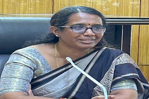 ಚಿತ್ರದುರ್ಗದಲ್ಲಿ ಎಸ್‌ಐಆರ್ ಪ್ರಕ್ರಿಯೆ ಹಕ್ಕು ಮತ್ತು ಆಕ್ಷೇಪಣೆಗಳ ಕುರಿತಂತೆ ಜಿಲ್ಲಾಽಕಾರಿ ಎಸ್. ರಮ್ಯಾ ಅಧ್ಯಕ್ಷತೆಯಲ್ಲಿ ರಾಜಕೀಯ ಪಕ್ಷಗಳ ಪ್ರತಿನಿಽಗಳ ಸಭೆ ನಡೆಯಿತು. ಬಿ.ಟಿ. ಕುಮಾರಸ್ವಾಮಿ, ಬೀಬೀ -Áತಿಮಾ ಇತರರು ಇದ್ದರು.