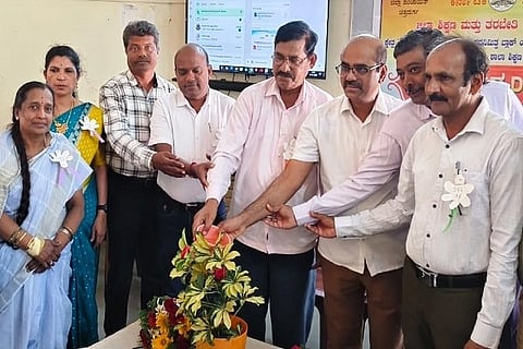 ಚಿತ್ರದುರ್ಗ ತಾಲೂಕು ಗೂಳಯ್ಯನಹಟ್ಟಿ ಮುರಾರ್ಜಿ ವಸತಿ ಶಾಲೆಯಲ್ಲಿ ಗುರುವಾರ ಆಯೋಜಿಸಿದ್ದ ಜಿಲ್ಲಾಮಟ್ಟದ ಡಿಆರ್‌ಜಿ ಸಭೆ ಯಲ್ಲಿ ಡಯಟ್ ಪ್ರಾಚಾರ್ಯ ಎಂ. ನಾಸಿರುದ್ದೀನ್, ಉಪ ಪ್ರಾಚಾರ್ಯ ಎಸ್. ನಾಗಭೂಷಣ್ ಇತರರು ಪಾಲ್ಗೊಂಡಿದ್ದರು.