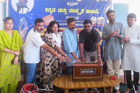 ಚಿತ್ರದುರ್ಗ ಸರ್ಕಾರಿ ಪ್ರಥಮ ದರ್ಜೆ ಮಹಿಳಾ ಕಾಲೇಜಿನಲ್ಲಿ  ಶನಿವಾರ ಆಯೋಜಿಸಿದ್ದ ಸಂಗೀತೋತ್ಸವವನ್ನು ಕನ್ನಡ ಮತ್ತು ಸಂಸ್ಕೃತಿ ಇಲಾಖೆ ಸಹಾಯಕ ನಿರ್ದೇಶಕ ಡಾ.ಬಿ.ಎಂ. ಗುರುನಾಥ್ ಉದ್ಘಾಟಿಸಿದರು. ಡಾ. ಶಿವಣ್ಣ, ಡಾ.ಪಿ.ಎನ್. ಮಧುಸೂದನ, ಡಿ. ಗೋಪಾಲಸ್ವಾಮಿ ನಾಯಕ, ಡಾ. ವಿಜಯಲಕ್ಷಿ÷್ಮÃ, ಡಾ. ಜಯಲಕ್ಷ÷್ಮಮ್ಮ ಇತರರು ಇದ್ದರು.