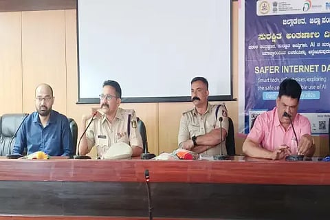ಶಿವಮೊಗ್ಗದಲ್ಲಿ ಆಯೋಜಿಸಿದ್ದ ಸುರಕ್ಷಿತ ಅಂತರ್ಜಾಲ ಬಳಕೆ ದಿನಾಚರಣೆಯಲ್ಲಿ ಎಎಸ್ಪಿ ಎ.ಜಿ.ಕಾರಿಯಪ್ಪ, ಮಂಜುನಾಥ್, ನಿತಿನ್, ಕೃಷ್ಣಮೂರ್ತಿ ಇದ್ದರು.