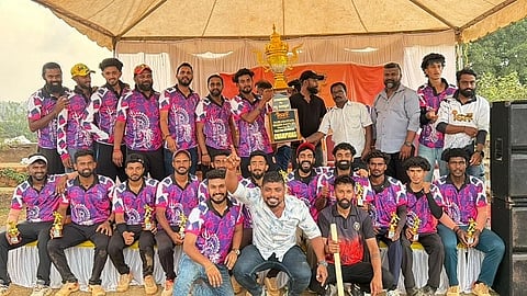  ದಶಮಂಟಪ ಪ್ರೀಮಿಯರ್ ಲೀಗ್‌ನ ಟೆನ್ನಿಸ್ ಬಾಲ್ ಕ್ರಿಕೆಟ್ ಟೂರ್ನಿಯಲ್ಲಿ ಚಾಂಪಿಯನ್ ಪಟ್ಟ ಅಲಂಕರಿಸಿದ ಭಗವತಿ-ಸಿ ತಂಡ.