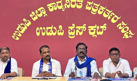  ಸಮಿತಿ ಸಂಘಟನಾ ಸಂಚಾಲಕ ಸುಂದರ್​ ಮಾಸ್ಟರ್​ ಮಾತನಾಡಿದರು. 