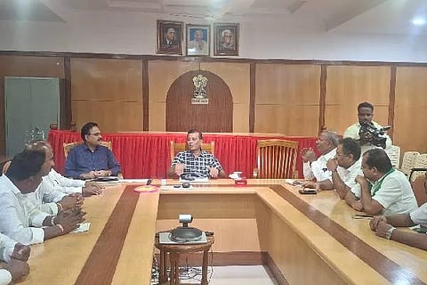 ಜಿಲ್ಲಾಡಳಿತ ಭವನದಲ್ಲಿ ನಡೆದ ರೈತರ ಸಭೆಯಲ್ಲಿ ಜಿಲ್ಲಾಧಿಕಾರಿ ಜಿ.ಎಂ. ಗಂಗಾಧರ ಸ್ವಾಮಿ ಮಾತನಾಡಿದರು. ಎಸ್. ರಾಮಪ್ಪ, ನಂದಿಗಾವಿ ಶ್ರೀನಿವಾಸ್, ಚಂದ್ರಶೇಖರ ಪೂಜಾರ್, ದ್ಯಾವಪ್ಪ ರೆಡ್ಡಿ, ಎಚ್.ಆರ್. ಲಿಂಗರಾಜ ಶಾಮನೂರು, ಶೀಲವಂತ ಶಿವಕುಮಾರ್ ಇದ್ದರು.