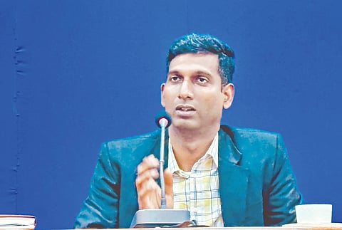 2026-27 ನೇ ಸಾಲಿನ ಮುಂಗಾರು ಹಂಗಾಮಿನ ಬೆಳೆ ವಿಮೆ ಕುರಿತು ಕರ್ನಾಟಕ ರೈತ ಸುರಕ್ಷಾ ಪ್ರಧಾನಮಂತ್ರಿ -Àಸಲ್ ಬಿಮಾ ಯೋಜನೆಗೆ ಸರ್ಕಾರ ಅಽಸೂಚನೆ ಹೊರಡಿಸಿದ್ದು, ಜಿಲ್ಲೆಯಲ್ಲಿ ವಿವಿಧ ಬೆಳೆಗಳಿಗೆ ರೈತರು ಬೆಳೆ ವಿಮೆ ಮಾಡಿಸಬಹುದಾಗಿದೆ ಎಂದು ಜಿಲ್ಲಾಽಕಾರಿ