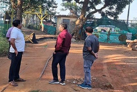 ರಾಜಾಸೀಟು ಉದ್ಯಾನವನದಲ್ಲಿರುವ ಪುಟಾಣಿ ರೈಲು ಮಾರ್ಗವನ್ನು ಜಿಲ್ಲಾಧಿಕಾರಿ ಎಸ್.ಜೆ.ಸೋಮಶೇಖರ್ ಅವರು ಶುಕ್ರವಾರ ಭೇಟಿ ನೀಡಿ ವೀಕ್ಷಿಸಿದರು. ಶಶಿಧರ, ಮುತ್ತಪ್ಪ ಇದ್ದರು.
