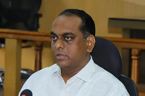 ಪ್ರಭುಲಿಂಗ ಕವಳಿಕಟ್ಟಿ, ಜಿಲ್ಲಾಧಿಕಾರಿ.