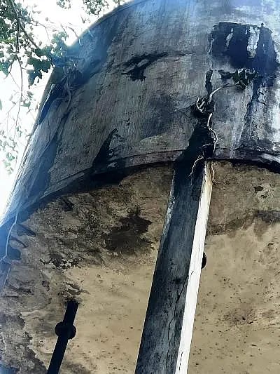 ದೇವರ ಹೊಸಳ್ಳಿಯಲ್ಲಿ ಶಿಥಿಲಾವಸ್ಥೆಯಲ್ಲಿರುವ ಓವರ್ ಹೆಡ್ ಟ್ಯಾಂಕ್
