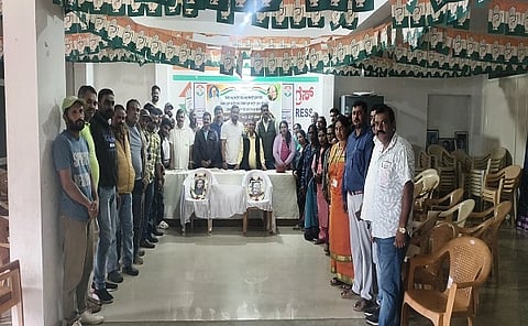 ಜಿಲ್ಲಾ ಕಾಂಗ್ರೆಸ್ ಕಛೇರಿಯಲ್ಲಿ ರಾಜೀವ್ ಗಾಂಧಿ ಅವರ ೮೪ನೇ ಜನ್ಮ ದಿನಾಚರಣೆ ಮತ್ತು ದೇವರಾಜ ಅರಸು ಅವರ ೧೧೧ನೇ ಜನ್ಮ ದಿನಾಚರಣೆಯನ್ನು ಆಚರಿಸಲಾಯಿತು. ಟಿ.ಪಿ.ರಮೇಶ್, ತೆನ್ನಿರ ಮೈನಾ, ಹಂಸ ಇತರರಿದ್ದರು.