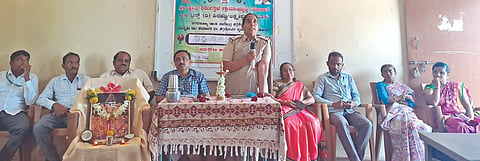 ಲಕ್ಷ್ಮೇಶ್ವರದ ಸರ್ಕಾರಿ ಪ್ರೌಢಶಾಲೆಯಲ್ಲಿ ಶ್ರೀ ಕ್ಷೇತ್ರ ಧರ್ಮಸ್ಥಳ ಗ್ರಾಮಾಭಿವೃದ್ಧಿ ಯೋಜನೆ ವತಿಯಿಂದ ಹಮ್ಮಿಕೊಂಡಿದ್ದ ’ಸ್ವಾಸ್ಥ್ಯ ಸಂಕಲ್ಪ’ ಕಾರ್ಯಕ್ರಮವನ್ನು ಎಎಸ್‌ಐ ಮೀನಾಕ್ಷಿ ಮಟ್ಟಿ ಉದ್ಘಾಟಿಸಿದರು.