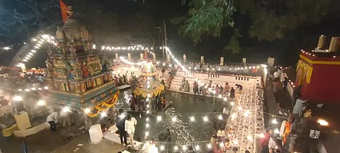 ಕೋಲಾರ ದಕ್ಷಿಣ ಕಾಶಿ ಅಂತರಗಂಗೆ ಕಾಶೀ ವಿಶ್ವೇಶ್ವರ ಸನ್ನಿಯಲ್ಲಿ ನಡೆದ ಶಿವ ಲಕ್ಷ ದೀಪೋತ್ಸವ ಬುಧವಾರ ನಡೆಯಿತು.