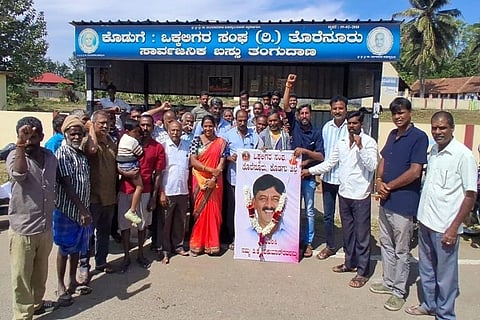 ಉಪಮುಖ್ಯಮಂತ್ರಿ ಡಿ.ಕೆ. ಶಿವಕುಮಾರ್ ಅವರನ್ನು ಕೂಡಲೇ ಮುಖ್ಯಮಂತ್ರಿಯಾಗಿ ಕಾಂಗ್ರೆಸ್ ಹೈಕಮಾಂಡ್ ಘೋಷಿಸಬೇಕೆಂದು ಕುಶಾಲನಗರ ತಾಲೂಕು ಒಕ್ಕಲಿಗರ ಸಮಾಜ ಜಯಕಾರಗಳನ್ನು ಕೂಗುವ ಮೂಲಕ ಒತ್ತಾಯಿಸಿತು. ಟಿ.ಪಿ. ಸೋಮಶೇಖರ್, ರೂಪ ಮಹೇಶ್, ಟಿ.ಎಲ್. ಮಹೇಶ್, ಎ.ಎನ್. ರಮೇಶ್, ಟಿ.ಟಿ. ಗೋವಿಂದ ಮತ್ತಿತರರು ಇದ್ದರು.