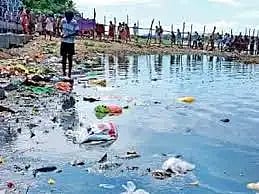 ಕುಶಾಲನಗರ ವ್ಯಾಪ್ತಿಯಲ್ಲಿ ಕಾವೇರಿ ನದಿಗೆ ಚರಂಡಿ ನೀರು ಸೇರಿ  ಮಲಿನ. 