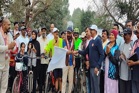 ಶ್ರೀ ವಾಸವಿ ಕನ್ನಿಕಾ ಪರಮೇಶ್ವರಿ ಟ್ರಸ್ಟ್, ಆರ್ಯವೈಶ್ಯ ಮಂಡಳಿ, ಕನ್ನಿಕಾ ವಿವಿಧೋದ್ದೇಶ ಸಹಕಾರ ಸಂಘ ಹಾಗೂ ವಿವಿಧ ಸಂಘಟನೆಗಳ ಆಶ್ರಯದಲ್ಲಿ ಕುಶಾಲನಗರದಲ್ಲಿ ಆಯೋಜಿಸಲಾಗಿದ್ದ ವಾಕಾಥಾನ್ ಮತ್ತು ಸೈಕಥಾನ್ ಕಾರ್ಯಕ್ರಮಕ್ಕೆ ಶಾಸಕ ಡಾ. ಮಂತರ್ ಗೌಡ ಚಾಲನೆ ನೀಡಿದರು. ಬಿ.ಆರ್. ನಾಗೇಂದ್ರ ಪ್ರಸಾದ್, ಹೆಚ್.ಟಿ. ಅನಿಲ್, ಎಸ್.ಕೆ. ಸತೀಶ್, ವಿ.ಪಿ. ಶಶಿಧರ್, ದಾವೂದ್, ಪ್ರಸನ್ನ ಭಟ್, ವನಿತಾ ಚಂದ್ರಮೋಹನ್ ಮತ್ತಿತರರು ಇದ್ದರು.