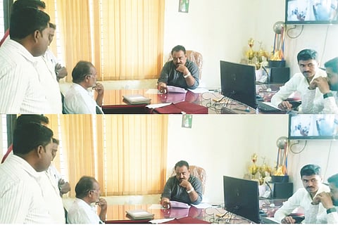 ದೇವದುರ್ಗ ತಾಪಂ ಇಒ ಕೆ.ರಾಜೇಂದ್ರಕುಮಾರಗೆ ಗ್ರಾಪಂ ನೌಕರರ ಸಂಘದಿಂದ ಮನವಿ ಸಲ್ಲಿಸಲಾಯಿತು. ಸಿಐಟಿಯು ತಾಲೂಕು ಕಾರ್ಯದರ್ಶಿ ಗಿರಿಯಪ್ಪ ಪೂಜಾರಿ, ಪ್ರಮುಖರಾದ ಶಿವಶರಣಪ್ಪ, ಪಾಂಡುರಂಗ ನಾಯಕ, ಶರಣಪ್ಪ ಕೋರಿ, ಸೀತಪ್ಪ ರಾಠೋಡ್, ದೇವೇಂದ್ರಪ್ಪ ಕೆ.ಇರಬಗೇರಾ ಇತರರಿದ್ದರು