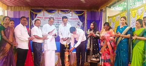 ದಾವಣಗೆರೆಯ ಮಹಿಳಾ ಪ್ರಥಮ ದರ್ಜೆ ಸರ್ಕಾರಿ ಕಾಲೇಜಿನಲ್ಲಿ ಶನಿವಾರ ಹಮ್ಮಿಕೊಂಡಿದ್ದ, ಪಠ್ಯಪೂರಕ ಹಾಗೂ ಪಠ್ಯೇತರ ಚಟುವಟಿಕೆಗಳ ಸಮಾರೋಪ ಸಮಾರಂಭವನ್ನು ಮಹಾರಾಷ್ಟ್ರದ ಧಾರಾಶಿವ್‌ನ ಜಿಲ್ಲಾಧಿಕಾರಿ ಕೀರ್ತಿ ಕಿರಣ್ ಎಚ್. ಪೂಜಾರ್ ಉದ್ಘಾಟಿಸಿದರು. ಡಾ.ಬಿ. ಕರಿಬಸಪ್ಪ, ಡಾ.ಎಸ್.ಪಿ. ನಾಗನಗೌಡ, ಎಂ.ಪಿ.ಭೀಮಪ್ಪ, ಎಸ್.ಸವಿತಾ ಇತರರಿದ್ದರು. 