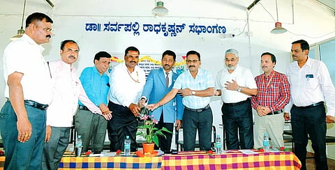 ದಾವಣಗೆರೆ ಜಿಲ್ಲಾಡಳಿತದಿಂದ ಹಮ್ಮಿಕೊಂಡಿದ್ದ ವಿಶ್ವ ಜನಸಂಖ್ಯಾ ದಿನಾಚರಣೆ ಕಾರ್ಯಕ್ರಮವನ್ನು ಅಪರ ಜಿಲ್ಲಾಧಿಕಾರಿ ಶಿವಕುಮಾರ ಶೀಲವಂತ ಉದ್ಘಾಟಿಸಿದರು. ಹಿರಿಯ ಸಿವಿಲ್ ನ್ಯಾಯಾಧೀಶ ಸಿ. ರಂಗೇಗೌಡ, ಡಾ. ಕೆ.ಎಸ್.ಮಧು, ಡಾ.ಮಂಜುನಾಥ ಪಾಟೀಲ್, ಡಾ. ಎಚ್.ಸಿ. ಸುದೀಪ್‌ಕುಮಾರ್, ಡಾ. ಗಂಗಾಧರ್, ತಿಪ್ಪೇಸ್ವಾಮಿ, ಪಿ.ನಾಗಪ್ಪ ಇದ್ದರು. 