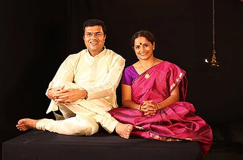  ಅಂತರಾಷ್ಟ್ರೀಯ ಖ್ಯಾತಿಯ ವಿದ್ವಾಂಸ ಟಿ. ವಿ. ರಾಮಪ್ರಸಾದ್ ಮತ್ತು ಪ್ರಖ್ಯಾತ ನೃತ್ಯವಿದುಷಿ ಇಂದಿರಾ ಕಡಾಂಬಿ