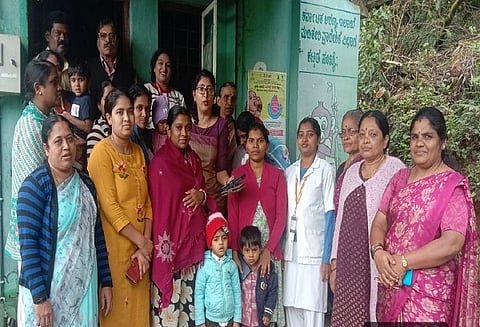 ನಗರದ ರಾಘವೇಂದ್ರ ದೇವಸ್ಥಾನದ ಸಮೀಪದ ಅಂಗನವಾಡಿ ಕೇಂದ್ರದಲ್ಲಿ ಬುಧವಾರ ನಡೆದ ಜಾಗೃತಿ ಕಾರ್ಯಕ್ರಮದಲ್ಲಿ ಸವಿತಾ ಕೀರ್ತನ್, ಡಾ.ಸುಕೃತಾ, ರಂಜಿತ್ ಇತರರಿದ್ದರು.