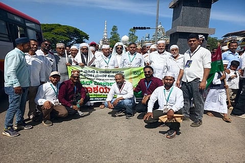 : ಪ್ರವಾದಿ ಮುಹಮ್ಮದ್ ಪೈಗಂಬರ್ ಅವರ ಜನ್ಮ ದಿನ ಹಿನ್ನಲೆ ದಾರುಲ್ ಉಲೂಂ ಮದ್ರಸ ಹಾಗೂ ಹಿಲಾಲ್ ಮಸೀದಿ ವತಿಯಿಂದ ಮೀಲಾದ್ ಜಾಥಾ ನಡೆಸಲಾಯಿತು. 
