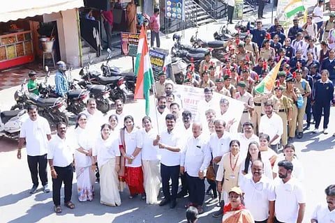ಶಿವಮೊಗ್ಗದಲ್ಲಿ ಏರ್ಪಡಿಸಿದ್ದ ಏಕತಾ ನಡಿಗೆಯಲ್ಲಿ ಬಿ.ವೈ.ರಾಘವೇಂದ್ರ, ಡಾ. ಧನಂಜಯ ಸರ್ಜಿ, ಮೋಹನ್ ರೆಡ್ಡಿ, ಮಾಲತೇಶ್, ವಿವಿಧ ಕಾಲೇಜುಗಳ ವಿದ್ಯಾರ್ಥಿಗಳು ಭಾಗವಹಿಸಿದ್ದರು.