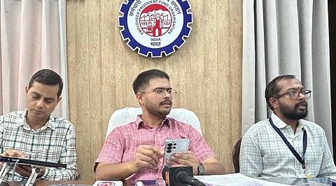  ಇಪಿಎಫ್​ಒ ವಲಯ ಆಯುಕ್ತ ಶಶಿಕಾಂತ್​ ದಹಿಯಾ ಸುದ್ದಿಗೋಷ್ಠಿಯಲ್ಲಿ ಮಾತನಾಡಿದರು. 