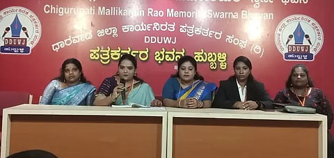 Fashion sho ಹುಬ್ಬಳ್ಳಿಯಲ್ಲಿ ಮಾಹಿತಿ ನೀಡಿದ ಸಂಸ್ಥೆ ಅಧ್ಯಕ್ಷೆ ಅವನಿಕ.