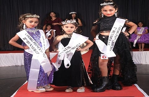 ಸೌಂದರ್ಯ ಸ್ಪರ್ಧೆಯಲ್ಲಿ ಪಾಲ್ಗೊಂಡಿದ್ದ ಮಕ್ಕಳು.