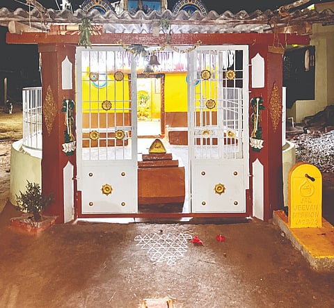 ಕಿಕ್ಕೇರಿ ಹೋಬಳಿಯ ಗಂಗೇನಹಳ್ಳಿ ಗ್ರಾಮದಲ್ಲಿರುವ ಪಿರಿಯಪಟ್ಟದಮ್ಮನ ಗುಡಿ.