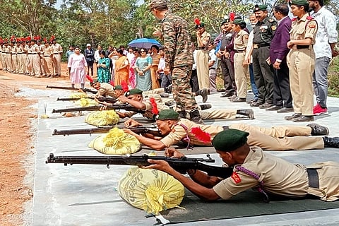  ಶಾರ್ಟ್ ರೇಂಜ್ ರೈಫಲ್ ಫೈರಿಂಗ್ ರೇಂಜ್‌ನಲ್ಲಿ ಫೀಲ್ಡ್ ಮಾರ್ಷಲ್ ಕಾರ್ಯಪ್ಪ ಕಾಲೇಜಿನ ಎನ್‌ಸಿಸಿ ವಿದ್ಯಾರ್ಥಿಗಳಿಗೆ ಪ್ರಾತ್ಯೇಕ್ಷಿಕೆ ನೀಡಲಾಯಿತು.