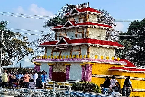 ಮಡಿಕೇರಿ ಫಲಪುಷ್ಪ ಪ್ರದರ್ಶನದಲ್ಲಿ ಪ್ರಮುಖ ಆಕರ್ಷಣೆಯಾಗಿರುವ ಭಾಗಮಂಡಲ ಶ್ರೀ ಭಗಂಡೇಶ್ವರ ದೇವಾಲಯದ ಕಲಾಕೃತಿ