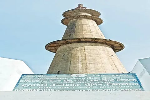 ಶಿವಮೊಗ್ಗ ಎಂಆರ್‌ಎಸ್ ವೃತ್ತದ ಪಕ್ಕದಲ್ಲಿರುವ ದೂರದರ್ಶನ ಮರುಪ್ರಸರಣ ಕೇಂದ್ರ.