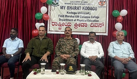 ರಾಷ್ಟ್ರೀಯ ಕ್ರೀಡಾ ದಿನಾಚರಣೆ ಕಾರ್ಯಕ್ರಮದಲ್ಲಿ ಸಂಜೀವ್ ಕುಮಾರ್, ಪ್ರೊ.ಬಿ.ರಾಘವ್, ಶ್ರೀನಿವಾಸನ್ ಇತರರಿದ್ದರು.