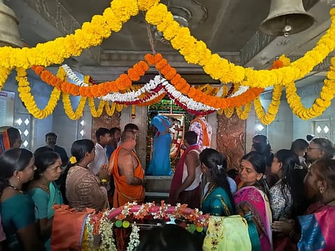 ಲಕ್ಷ್ಮೇಶ್ವರದಲ್ಲಿ ಹನುಮ ಜಯಂತಿ ಅಂಗವಾಗಿ ಹಿಂದೂ ಜನಜಾಗೃತಿ ಸಮಿತಿ ವತಿಯಿಂದ ಸಾಮೂಹಿಕ ಗದಾಪೂಜೆ gadapuja ನೆರವೇರಿಸಲಾಯಿತು. 